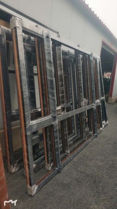 鞍山市天乙門窗工業(yè)有限公司沈陽經(jīng)銷商所訂貨品已完成，經(jīng)過檢驗后進行包裝，準備發(fā)貨。(圖5)