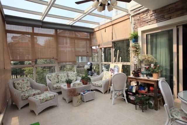 露天院子封閉成陽光房，農(nóng)村又一景色，這么裝修的不在少數(shù)